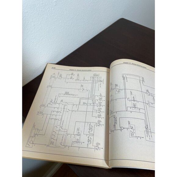 Haynes 24010 Repair Manual Chevrolet Astro and GMC Safari 1985 thru 1998 - Picture 8 of 8
